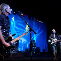 Billy sings harmony with Gerry Beckley of America